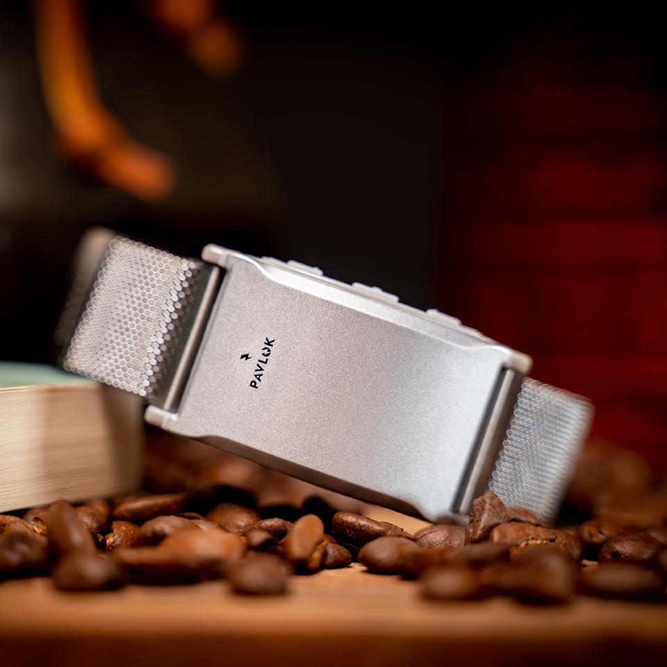 ये स्मार्ट बैंड देता है इलेक्ट्रिक शॉक, लेकिन फिर भी खरीद रहे हैं लोग, कारण  जानकर हो जाएंगे हैरान - Pavlok Electro Wristband Fitbit that delivers  electric shock ttec - AajTak